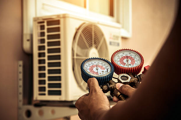 Professional Hvac technician working in Bagdad, AZ